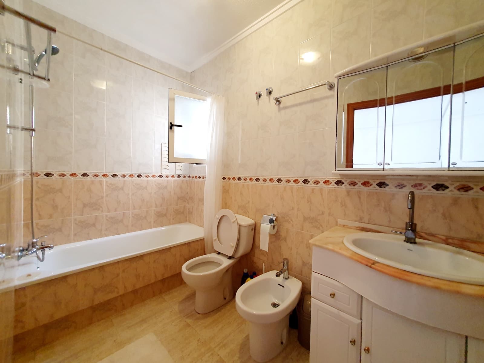 3 bedroom Villa for sale in Torrevieja with garage - € 369,000 (Ref: 9137424)