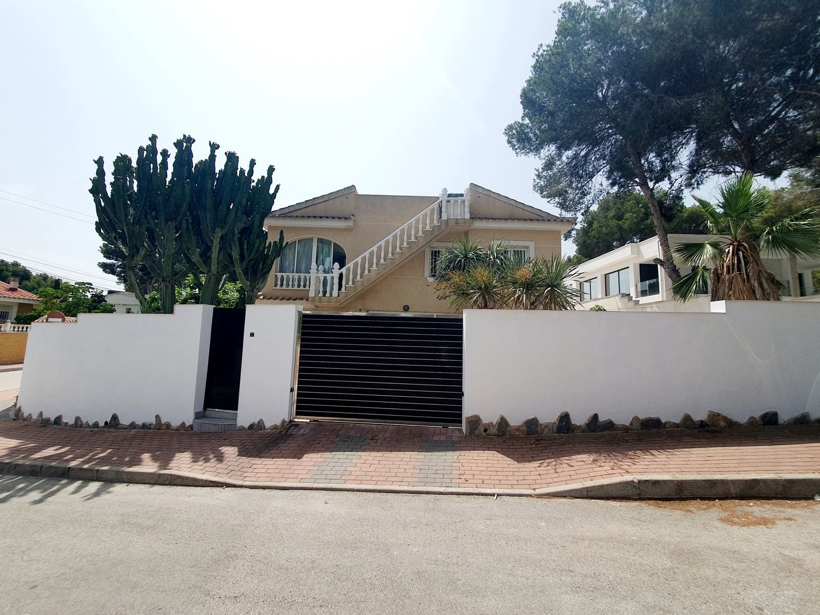 3 bedroom Villa for sale in Torrevieja with garage - € 369,000 (Ref: 9137424)
