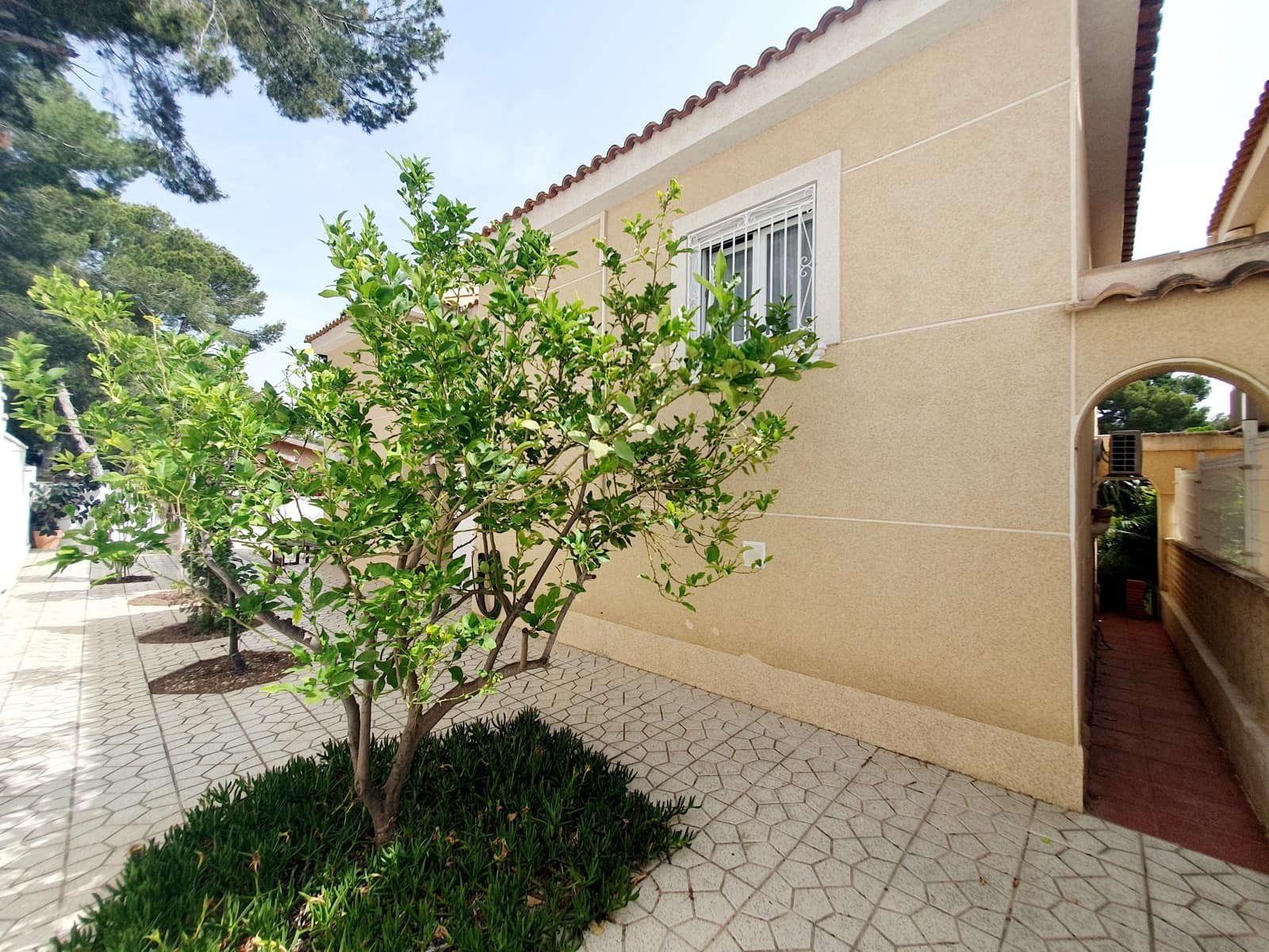 3 bedroom Villa for sale in Torrevieja with garage - € 369,000 (Ref: 9137424)