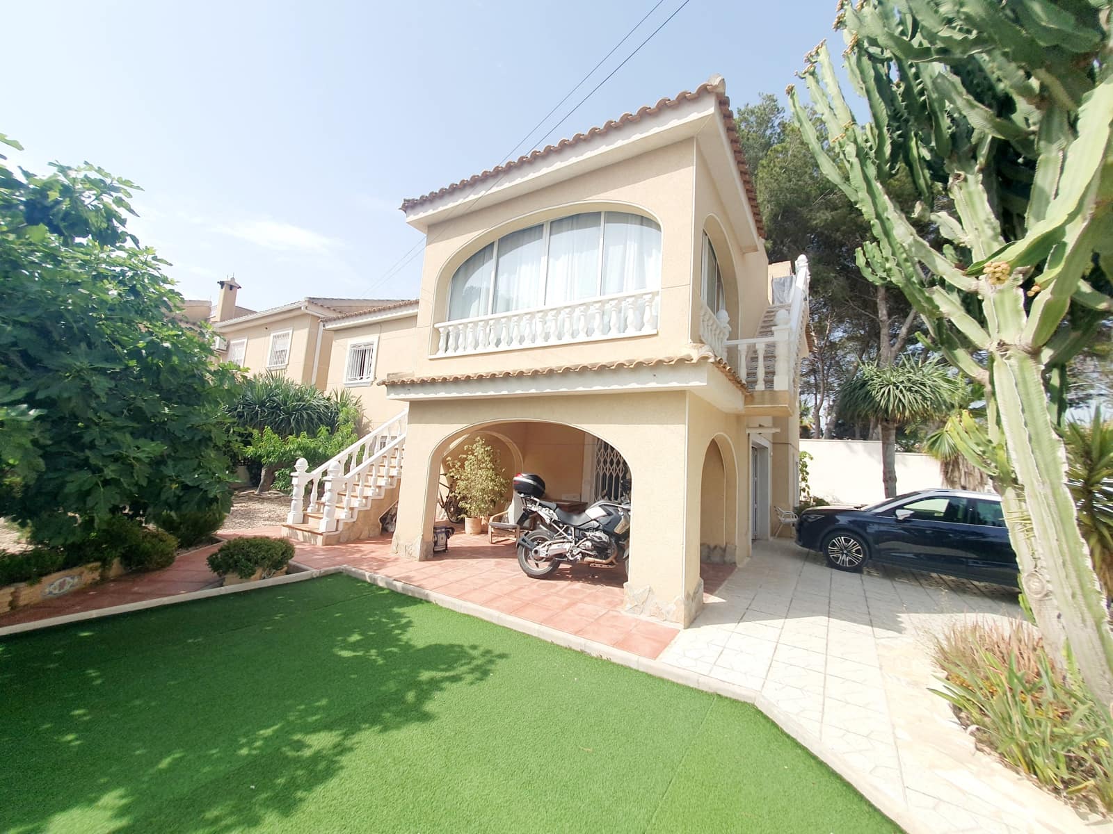 3 bedroom Villa for sale in Torrevieja with garage - € 369,000 (Ref: 9137424)