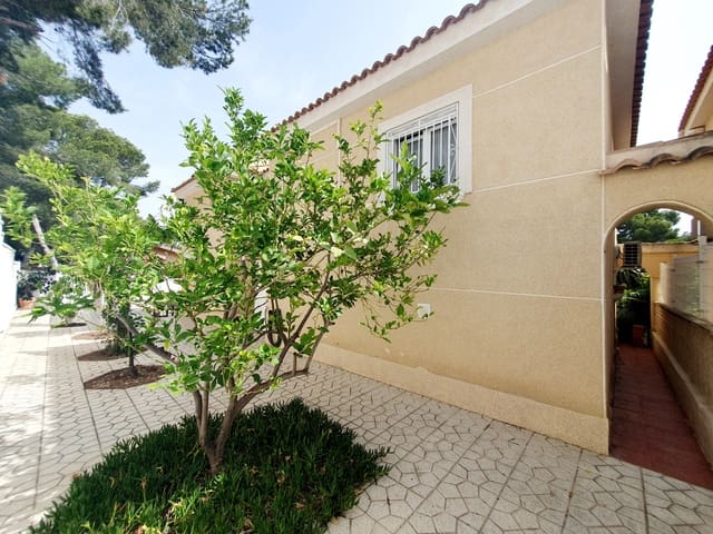3 makuuhuone Huvila myytävänä paikassa Los Balcones - Los Altos, Torrevieja mukana 
autotalli - 369 000 € (Ref: 9137424)
