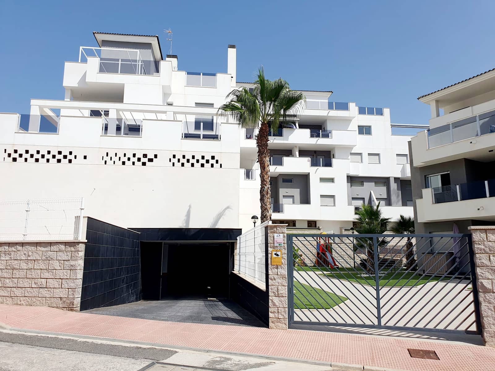 3 soveværelse Lejlighed til salg i Orihuela Costa med swimmingpool garage - € 254.900 (Ref: 9161754)