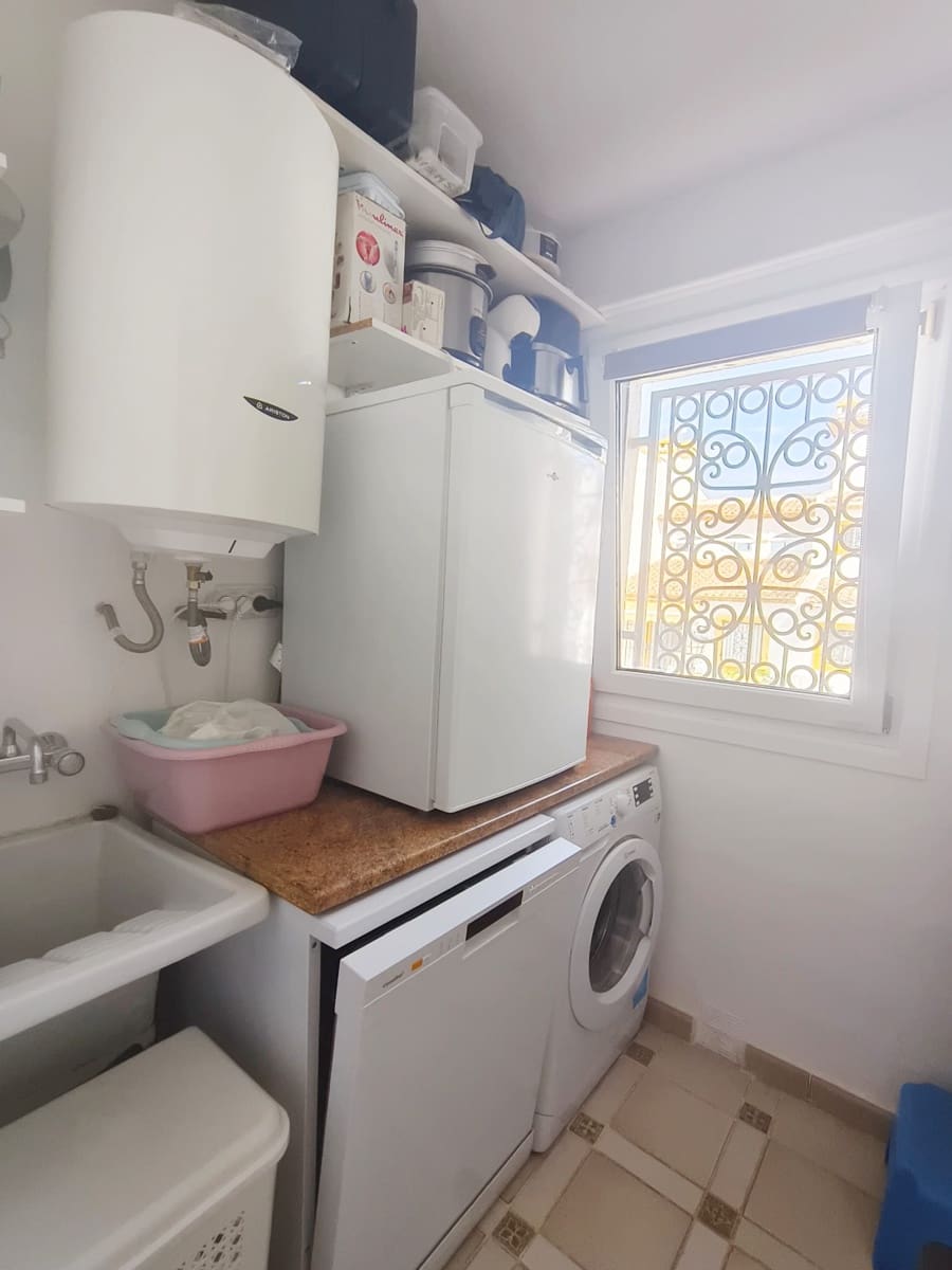 3 soverom Rekkehus til salgs i Orihuela Costa med svømmebasseng garasje - € 299 000 (Ref: 9297775)