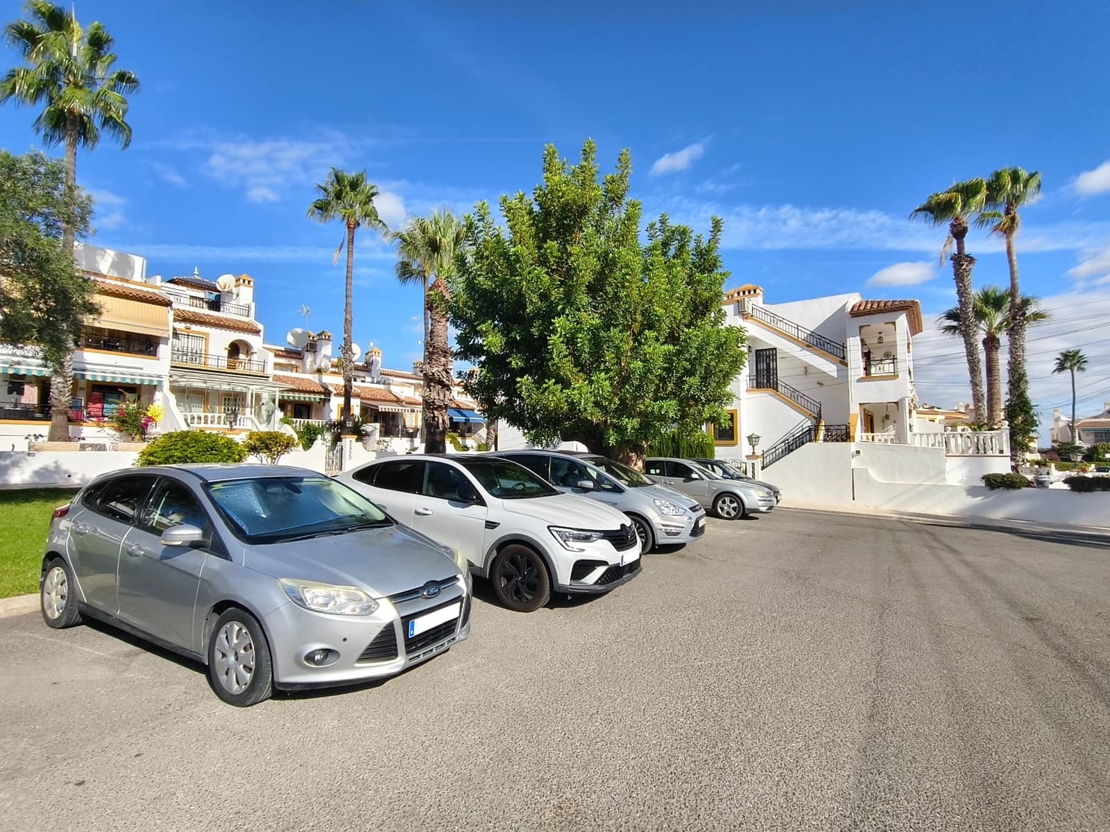 3 soverom Rekkehus til salgs i Orihuela Costa med svømmebasseng garasje - € 299 000 (Ref: 9297775)