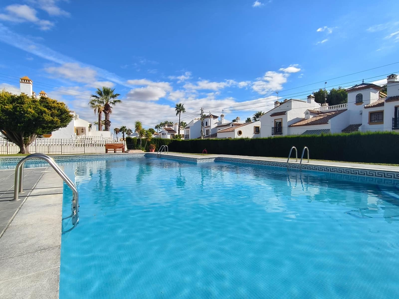 3 soverom Rekkehus til salgs i Orihuela Costa med svømmebasseng garasje - € 299 000 (Ref: 9297775)