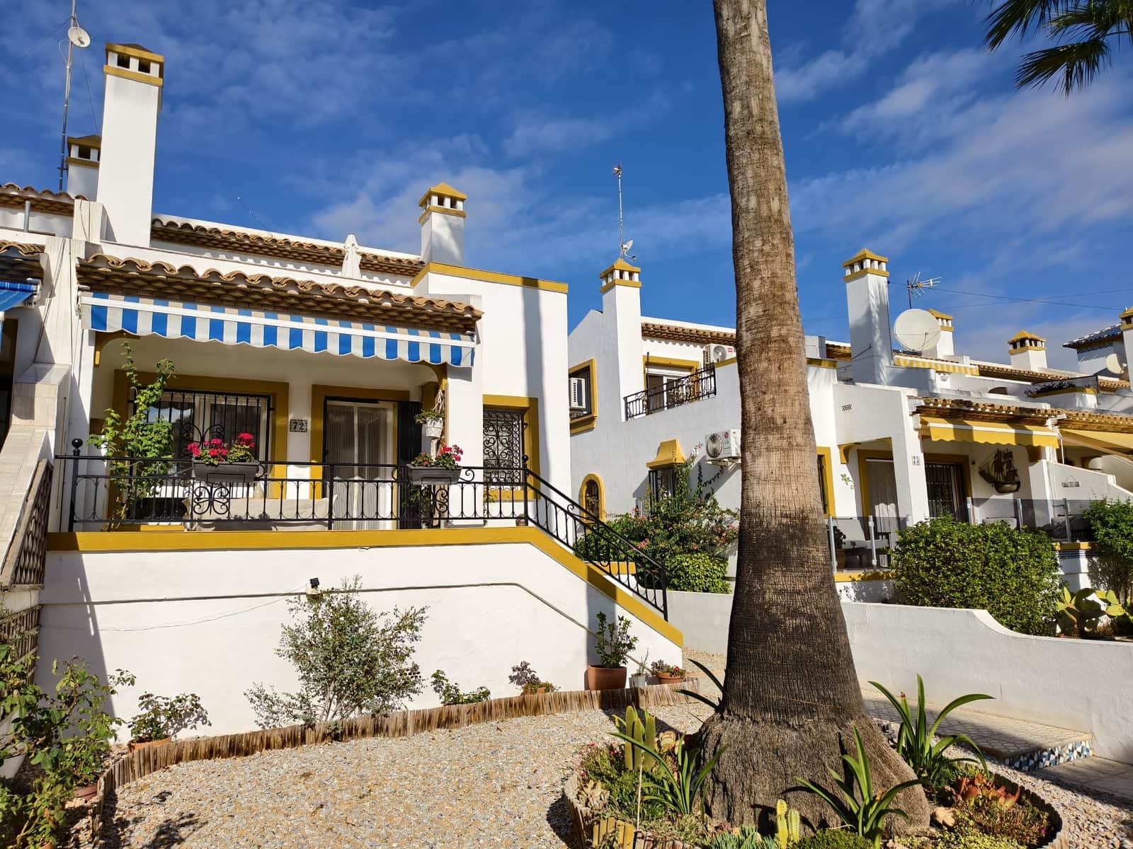 3 soverom Rekkehus til salgs i Orihuela Costa med svømmebasseng garasje - € 299 000 (Ref: 9297775)