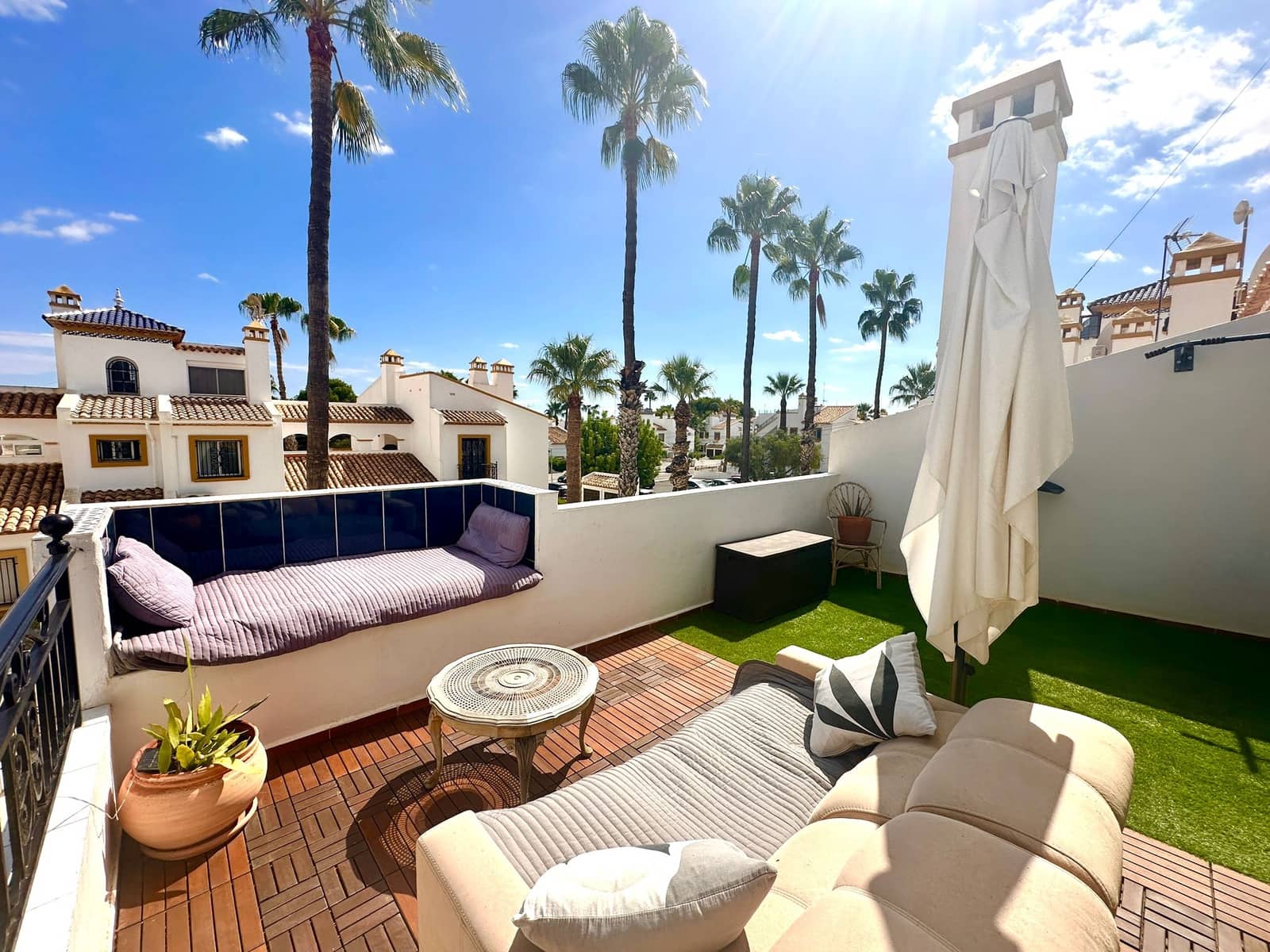 3 soverom Rekkehus til salgs i Orihuela Costa med svømmebasseng garasje - € 299 000 (Ref: 9297775)