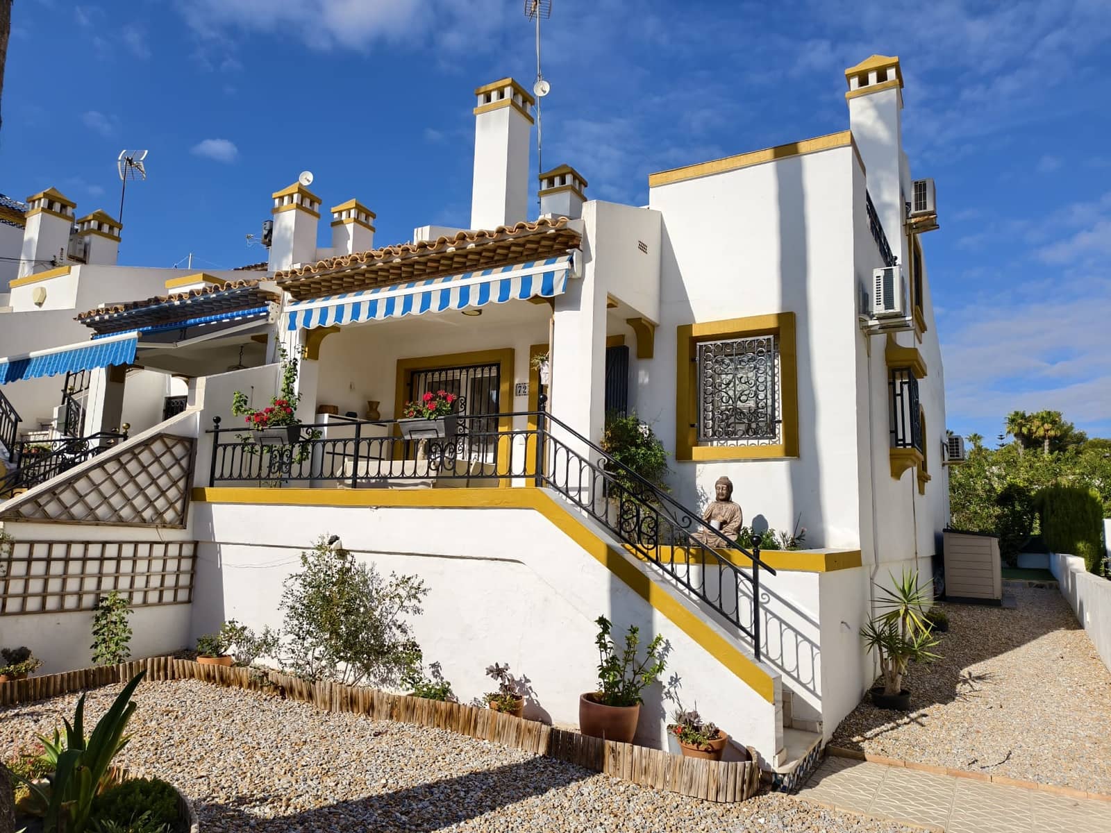 3 soverom Rekkehus til salgs i Orihuela Costa med svømmebasseng garasje - € 299 000 (Ref: 9297775)