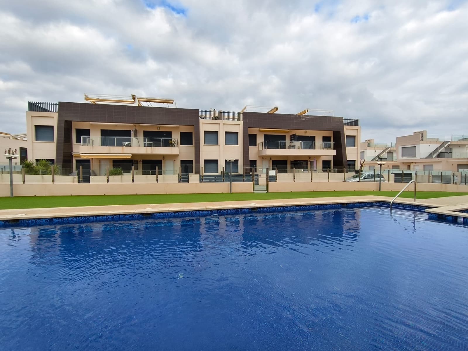 3 quarto Penthouse para venda em Pilar de la Horadada com piscina - 349 500 € (Ref: 9449717)