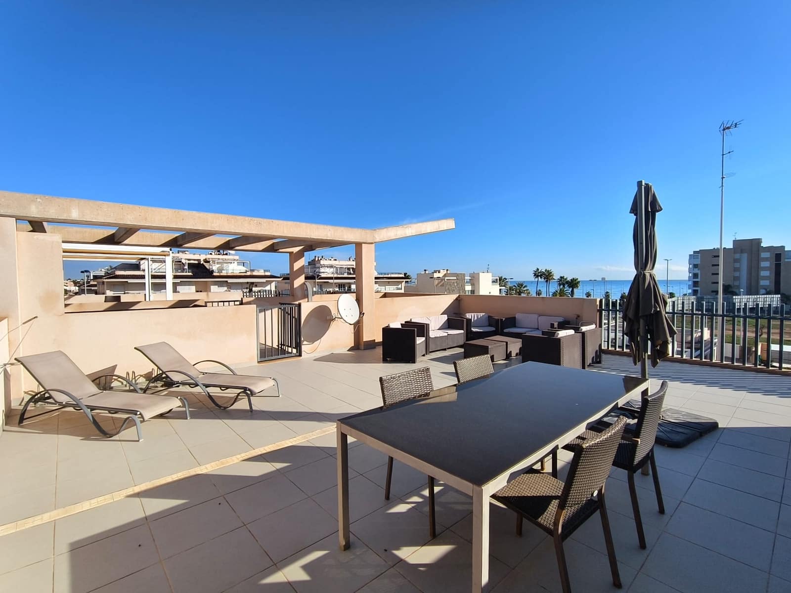 3 bedroom Penthouse for sale in Pilar de la Horadada with pool - € 349,500 (Ref: 9449717)