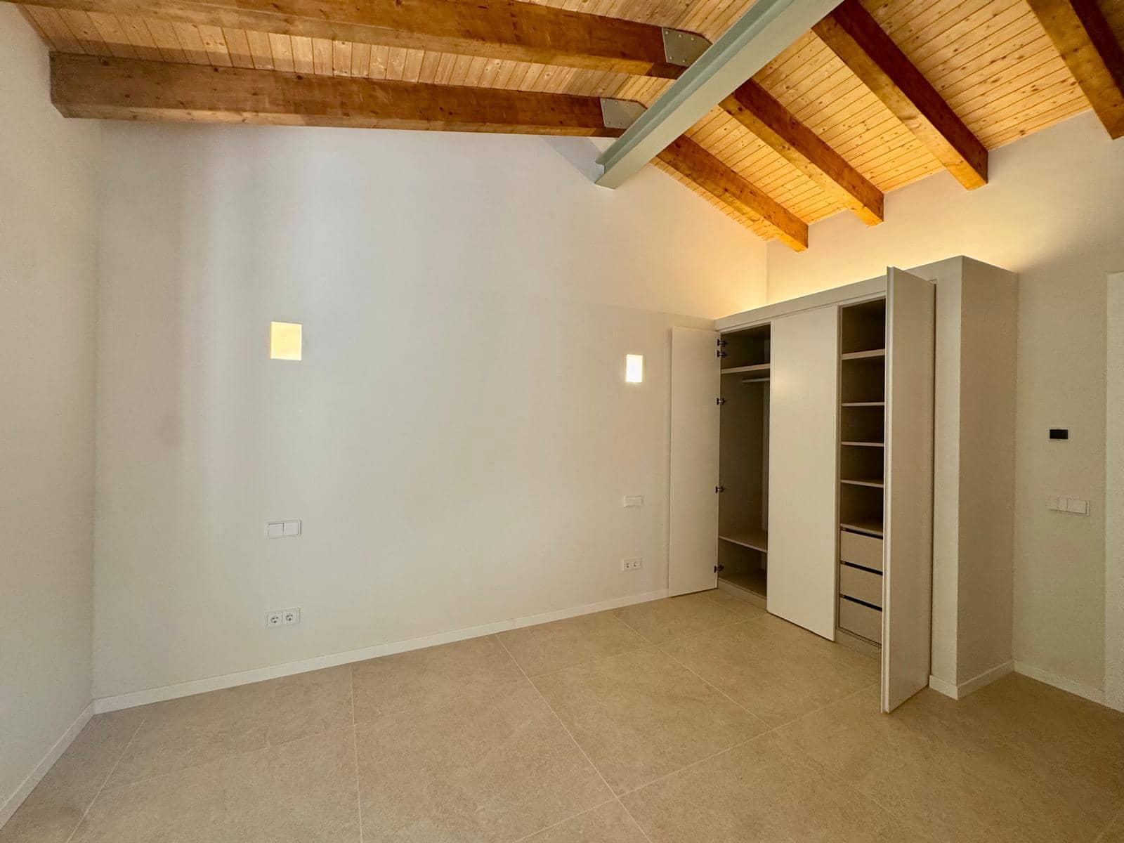 3 Zimmer Finca/Landgut zu vermieten in Portocolom mit Pool Garage - 4.000 € (Ref: 10021306)