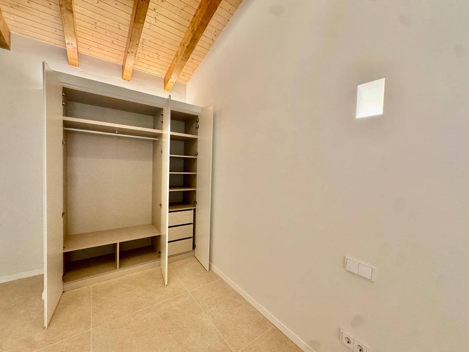 3 Zimmer Finca/Landgut zu vermieten in Portocolom mit Pool Garage - 4.000 € (Ref: 10021306)