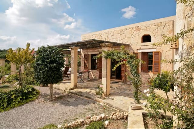 2 slaapkamer Finca/Landhuis te huur in Porreres met zwembad - € 1.800 (Ref: 10093661)