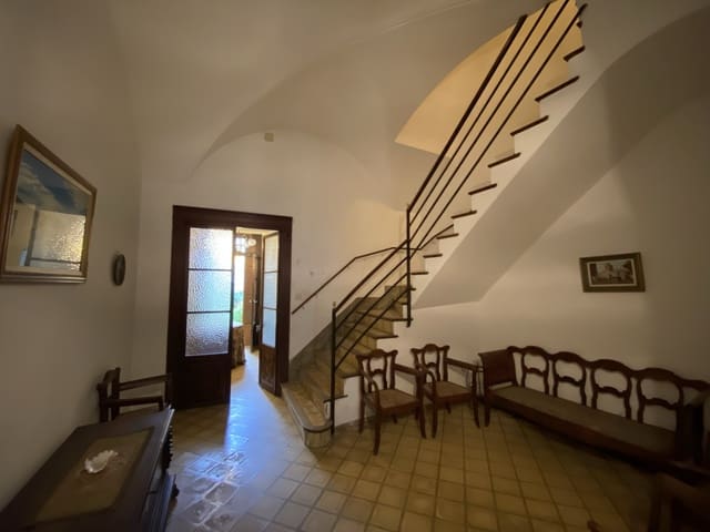 6 bedroom Townhouse for sale in Porreres with garage - € 640,000 (Ref: 6685484)