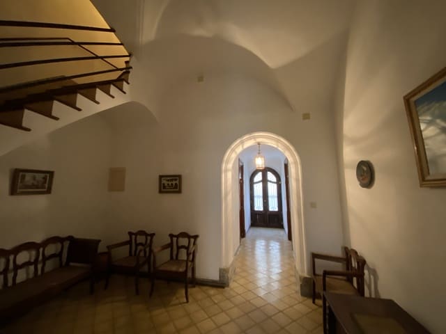 6 bedroom Townhouse for sale in Porreres with garage - € 640,000 (Ref: 6685484)