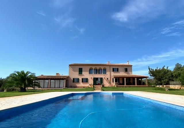 6 soveværelse Finca/Landehus til salg i Portocolom med swimmingpool - € 3.700.000 (Ref: 8005253)