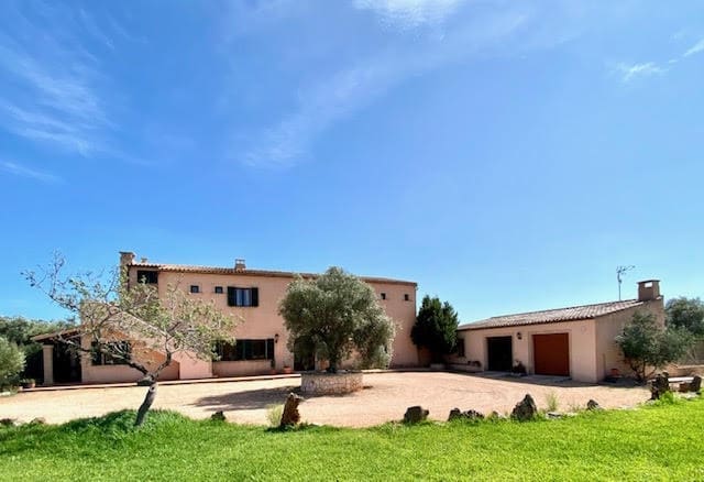 6 soveværelse Finca/Landehus til salg i Portocolom med swimmingpool - € 3.700.000 (Ref: 8005253)
