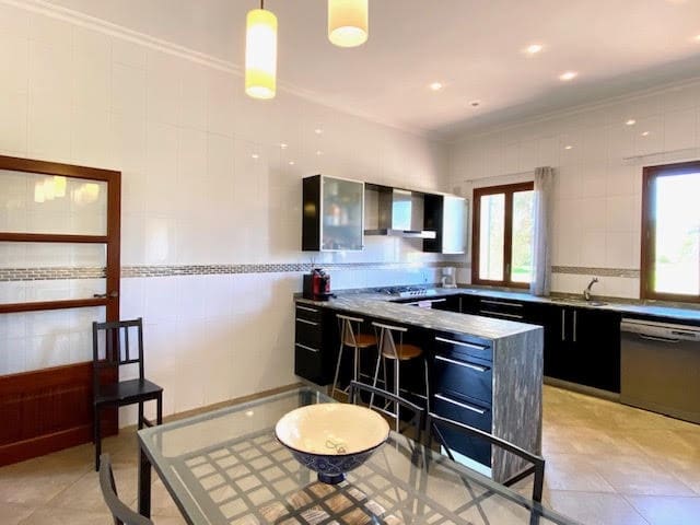 6 soveværelse Finca/Landehus til salg i Portocolom med swimmingpool - € 3.700.000 (Ref: 8005253)