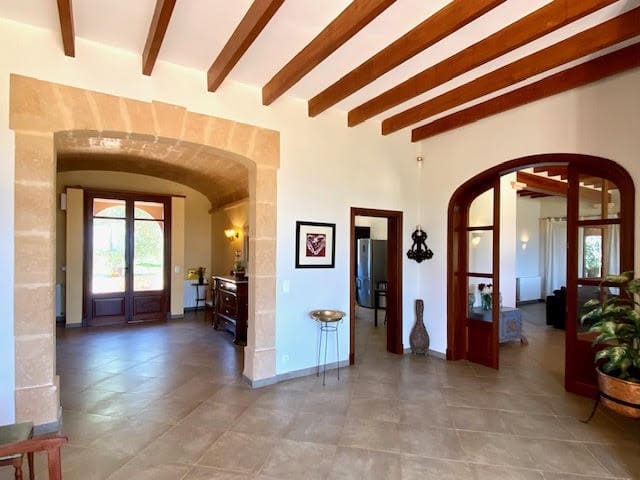 6 soveværelse Finca/Landehus til salg i Portocolom med swimmingpool - € 3.700.000 (Ref: 8005253)