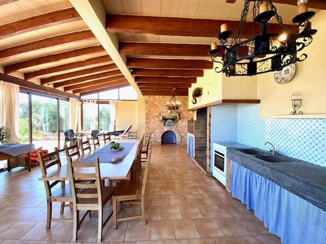 6 soveværelse Finca/Landehus til salg i Portocolom med swimmingpool - € 3.700.000 (Ref: 8005253)