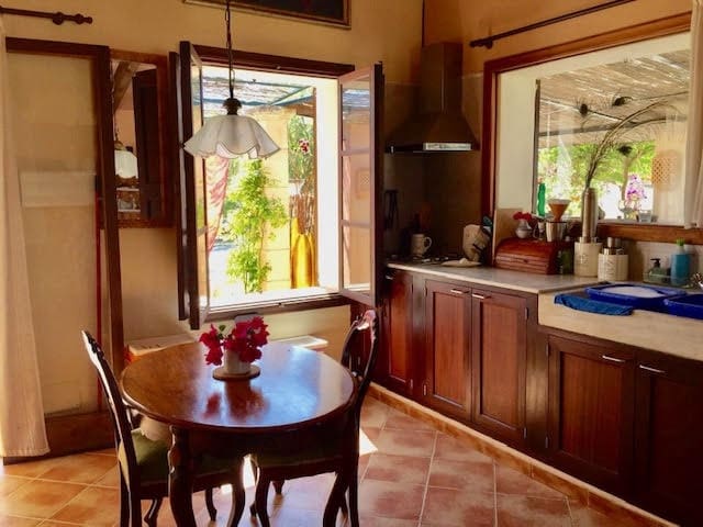 8 soveværelse Finca/Landehus til salg i Porreres med swimmingpool - € 2.485.000 (Ref: 8613726)