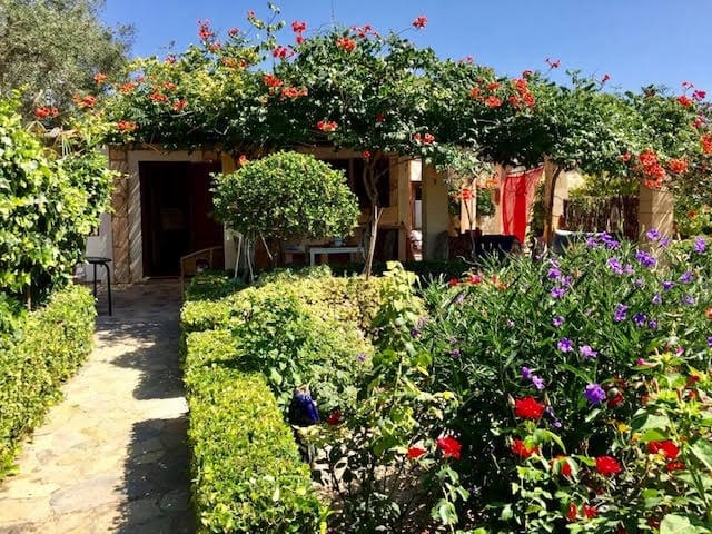 8 soveværelse Finca/Landehus til salg i Porreres med swimmingpool - € 2.485.000 (Ref: 8613726)