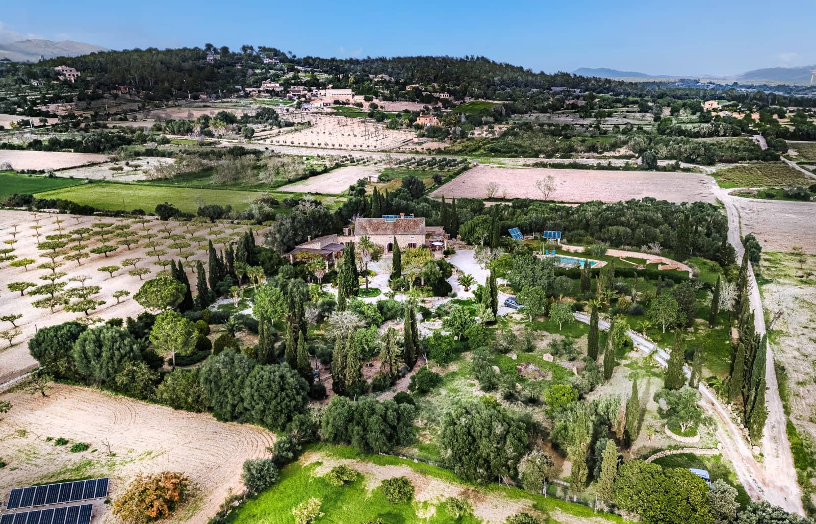 8 soveværelse Finca/Landehus til salg i Porreres med swimmingpool - € 2.485.000 (Ref: 8613726)