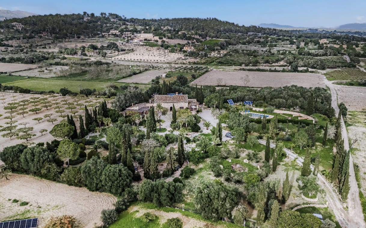 8 soveværelse Finca/Landehus til salg i Porreres med swimmingpool - € 2.485.000 (Ref: 8613726)