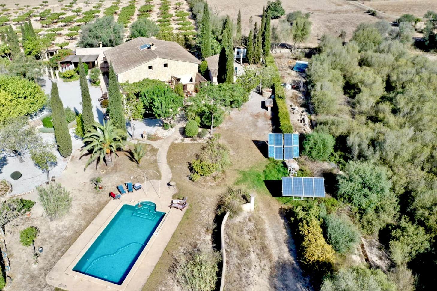 8 soveværelse Finca/Landehus til salg i Porreres med swimmingpool - € 2.485.000 (Ref: 8613726)