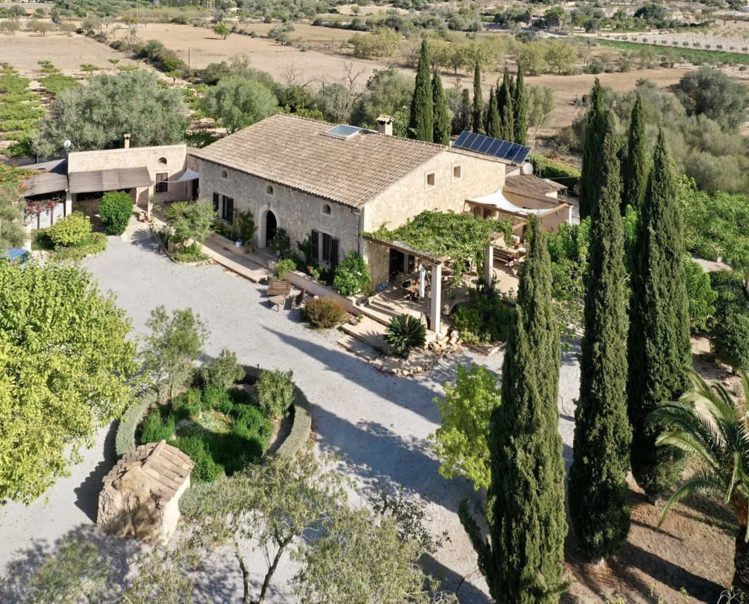 8 soveværelse Finca/Landehus til salg i Porreres med swimmingpool - € 2.485.000 (Ref: 8613726)