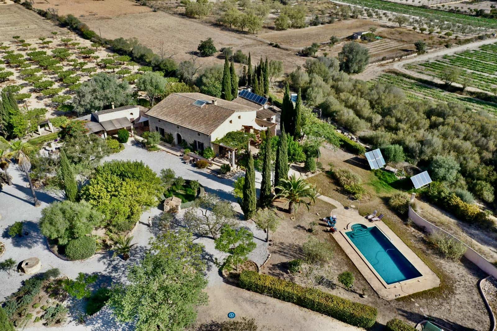 8 soveværelse Finca/Landehus til salg i Porreres med swimmingpool - € 2.485.000 (Ref: 8613726)