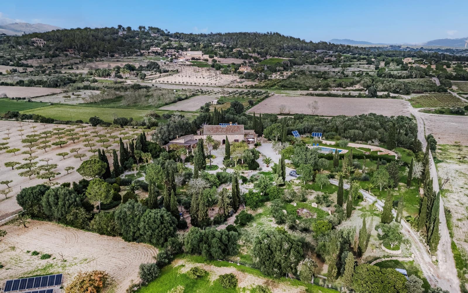 8 soveværelse Finca/Landehus til salg i Porreres med swimmingpool - € 2.485.000 (Ref: 8613726)