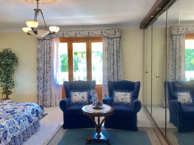 5 bedroom Townhouse for sale in Porreres with garage - € 655,000 (Ref: 9200001)