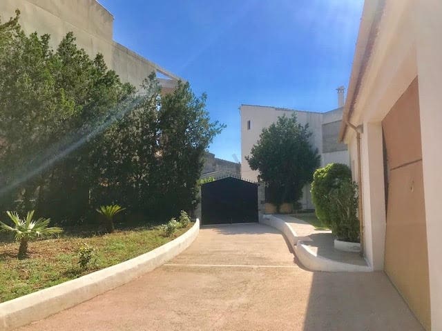 5 bedroom Townhouse for sale in Porreres with garage - € 655,000 (Ref: 9200001)