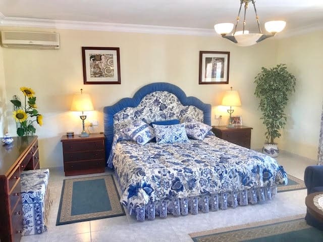 5 bedroom Townhouse for sale in Porreres with garage - € 655,000 (Ref: 9200001)