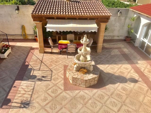 5 bedroom Townhouse for sale in Porreres with garage - € 655,000 (Ref: 9200001)