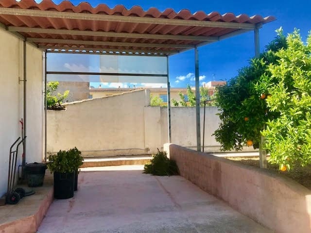 5 bedroom Townhouse for sale in Porreres with garage - € 655,000 (Ref: 9200001)