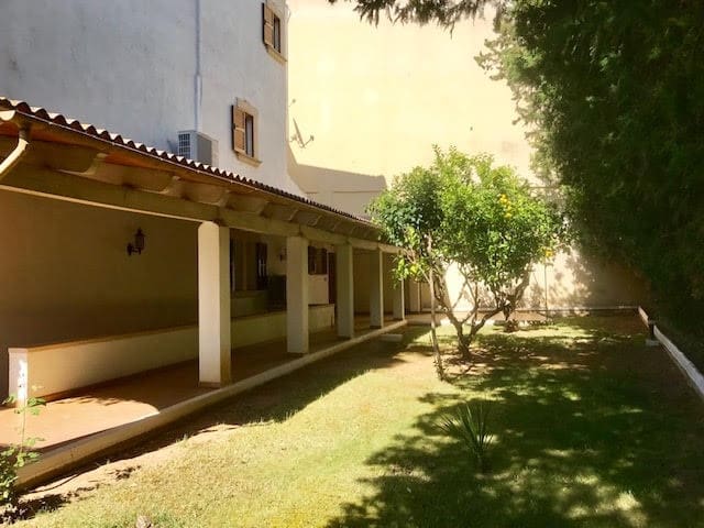 5 bedroom Townhouse for sale in Porreres with garage - € 655,000 (Ref: 9200001)