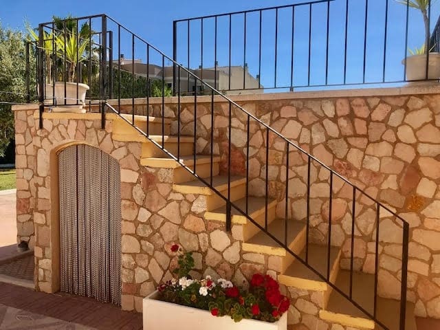 5 bedroom Townhouse for sale in Porreres with garage - € 655,000 (Ref: 9200001)