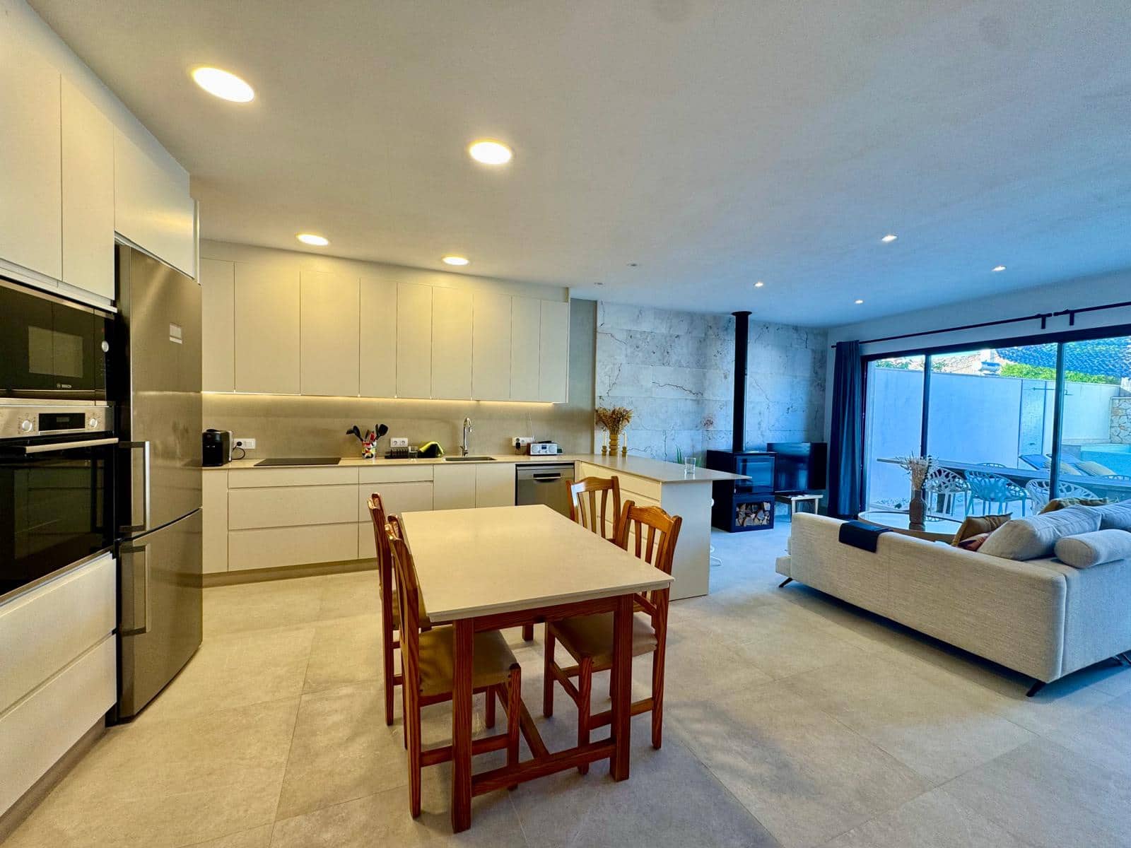 3 bedroom Townhouse for rent in Campos with pool - € 2,200 (Ref: 9844068)
