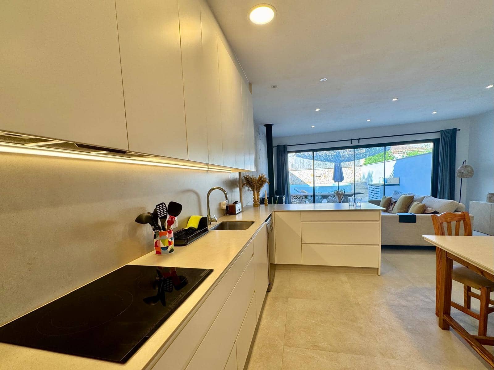 3 bedroom Townhouse for rent in Campos with pool - € 2,200 (Ref: 9844068)
