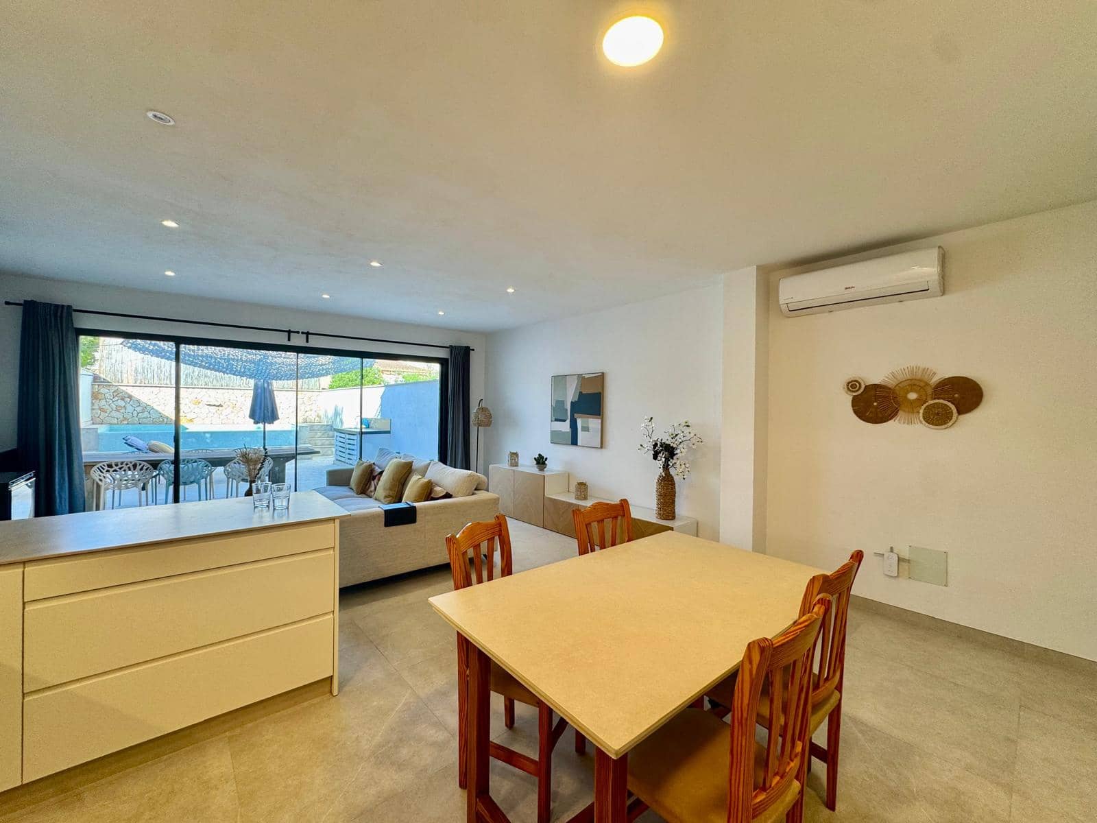3 bedroom Townhouse for rent in Campos with pool - € 2,200 (Ref: 9844068)