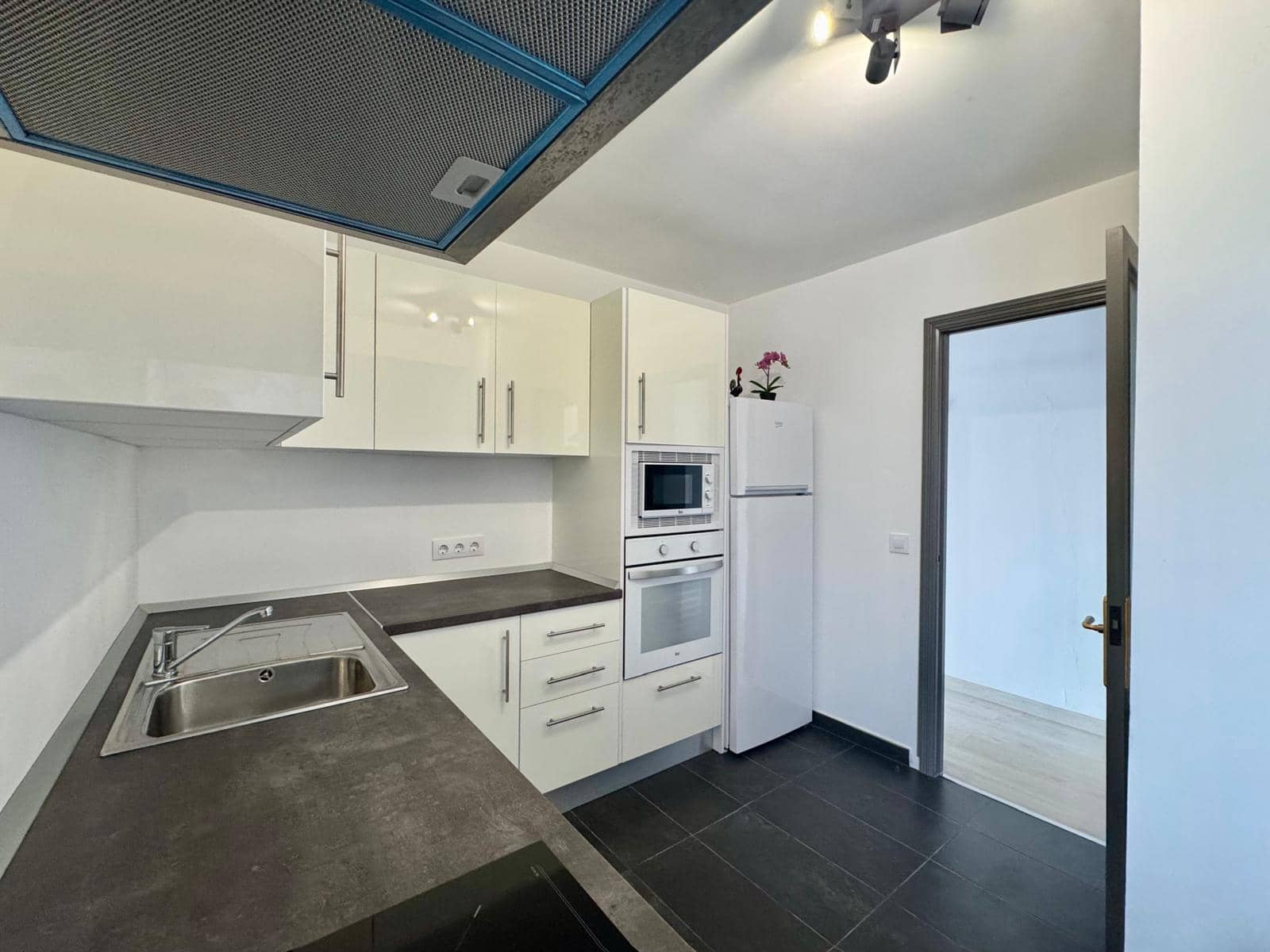 Huoneisto vuokrattavana paikassa Portocristo / Port de Manacor mukana 
autotalli - 2 000 € (Ref: 9899828)