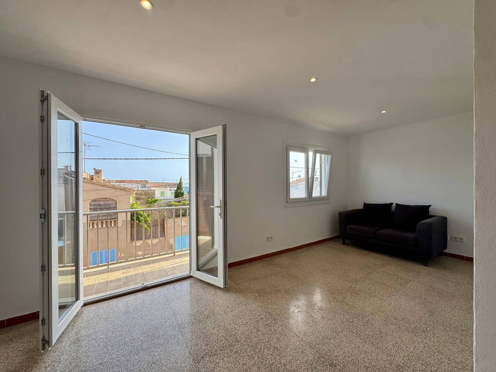 3 bedroom Apartment for rent in Sa Rapita / La Rapita - € 900 (Ref: 9929974)