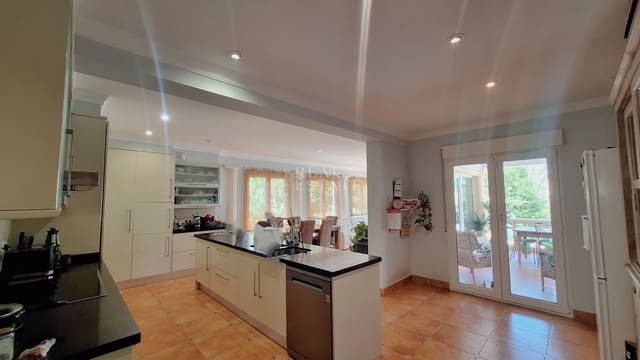 4 bedroom Villa for sale in Dénia with pool - € 775,000 (Ref: 10001001)