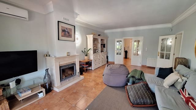 4 bedroom Villa for sale in Dénia with pool - € 775,000 (Ref: 10001001)