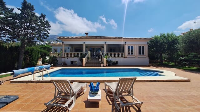 4 bedroom Villa for sale in Dénia with pool - € 775,000 (Ref: 10001001)
