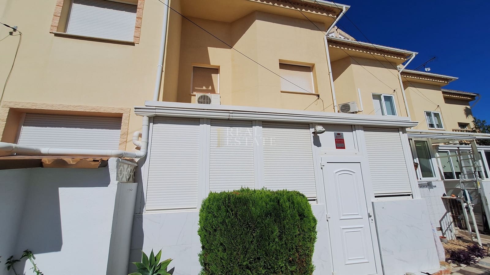 3 bedroom Townhouse for sale in Els Poblets with garage - € 270,000 (Ref: 10045893)