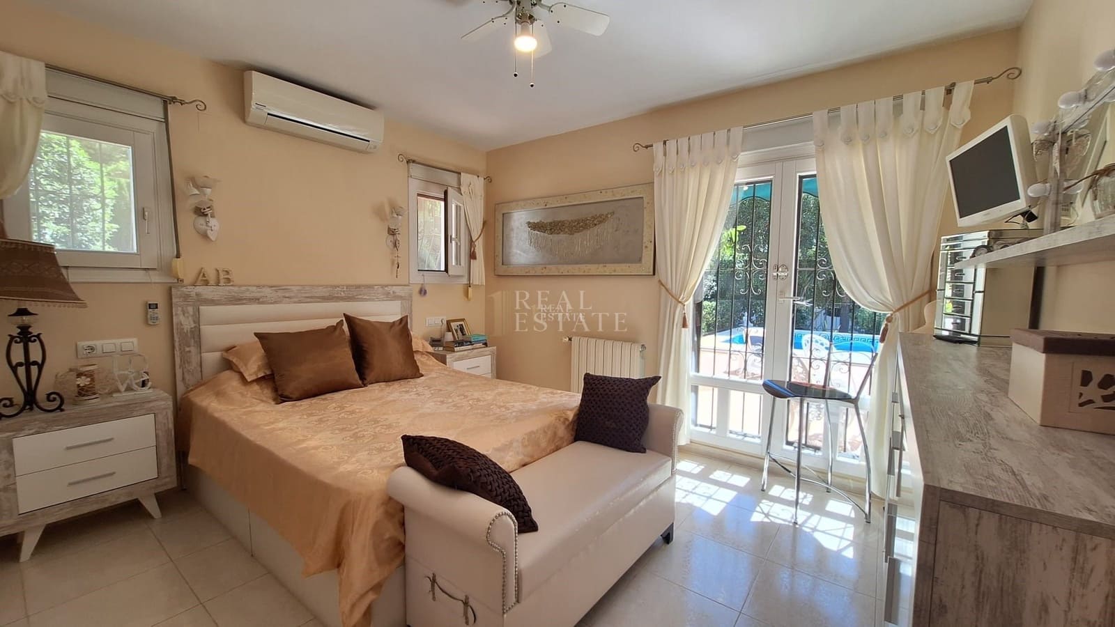 Chalet de 3 habitaciones en Javea / Xàbia en venta con piscina garaje - 725.000 € (Ref: 10049650)