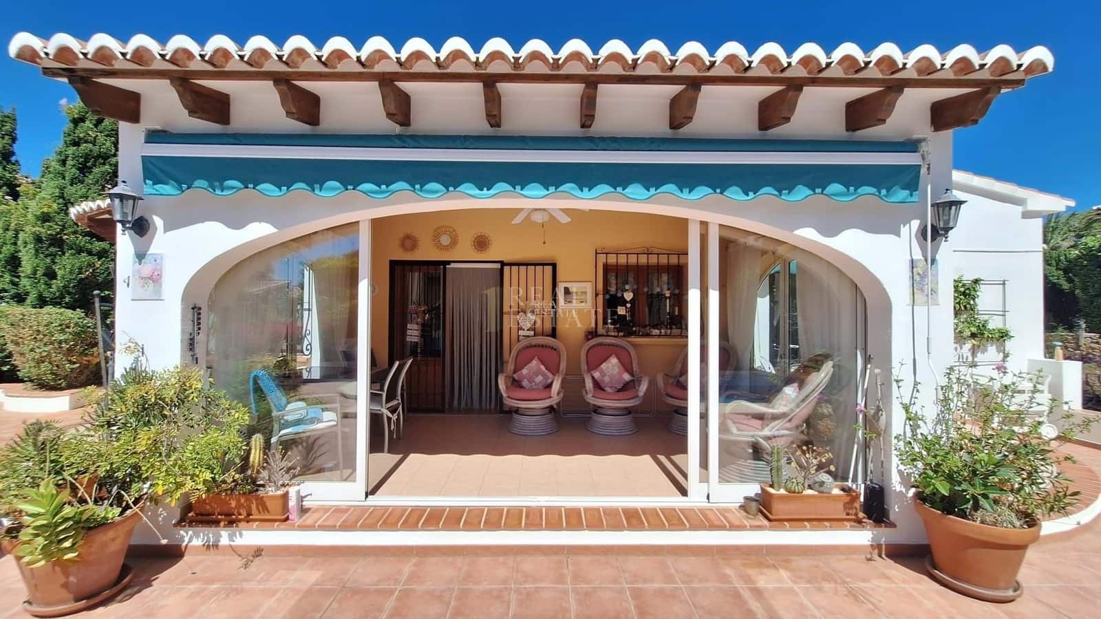 Chalet de 3 habitaciones en Javea / Xàbia en venta con piscina garaje - 725.000 € (Ref: 10049650)